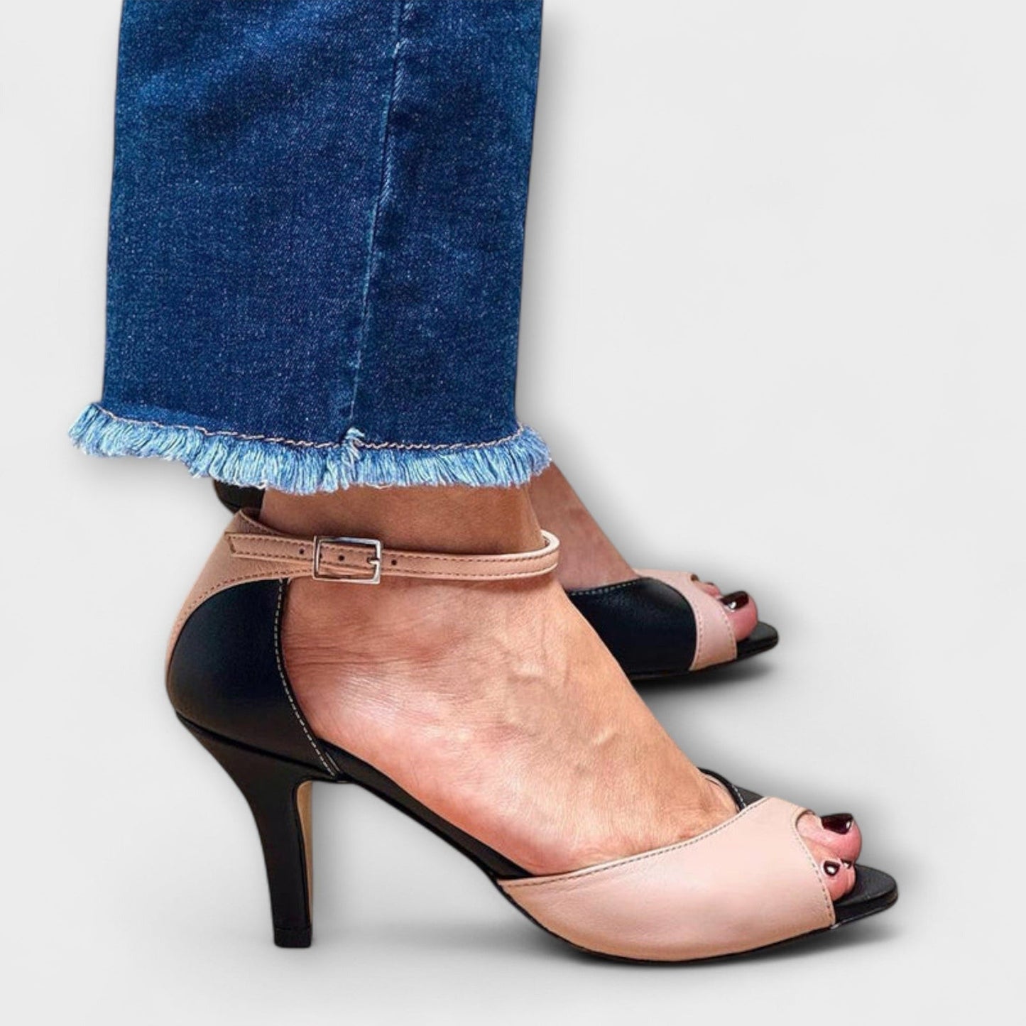 Noirella | Elegantes Zapatos de tacón con tiras