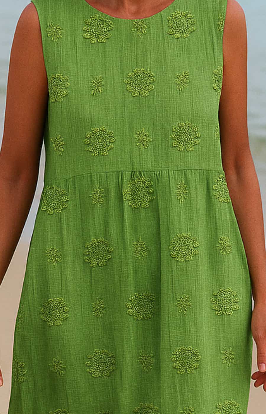 Lina | Vestido midi con bolsillos y bordados naturales