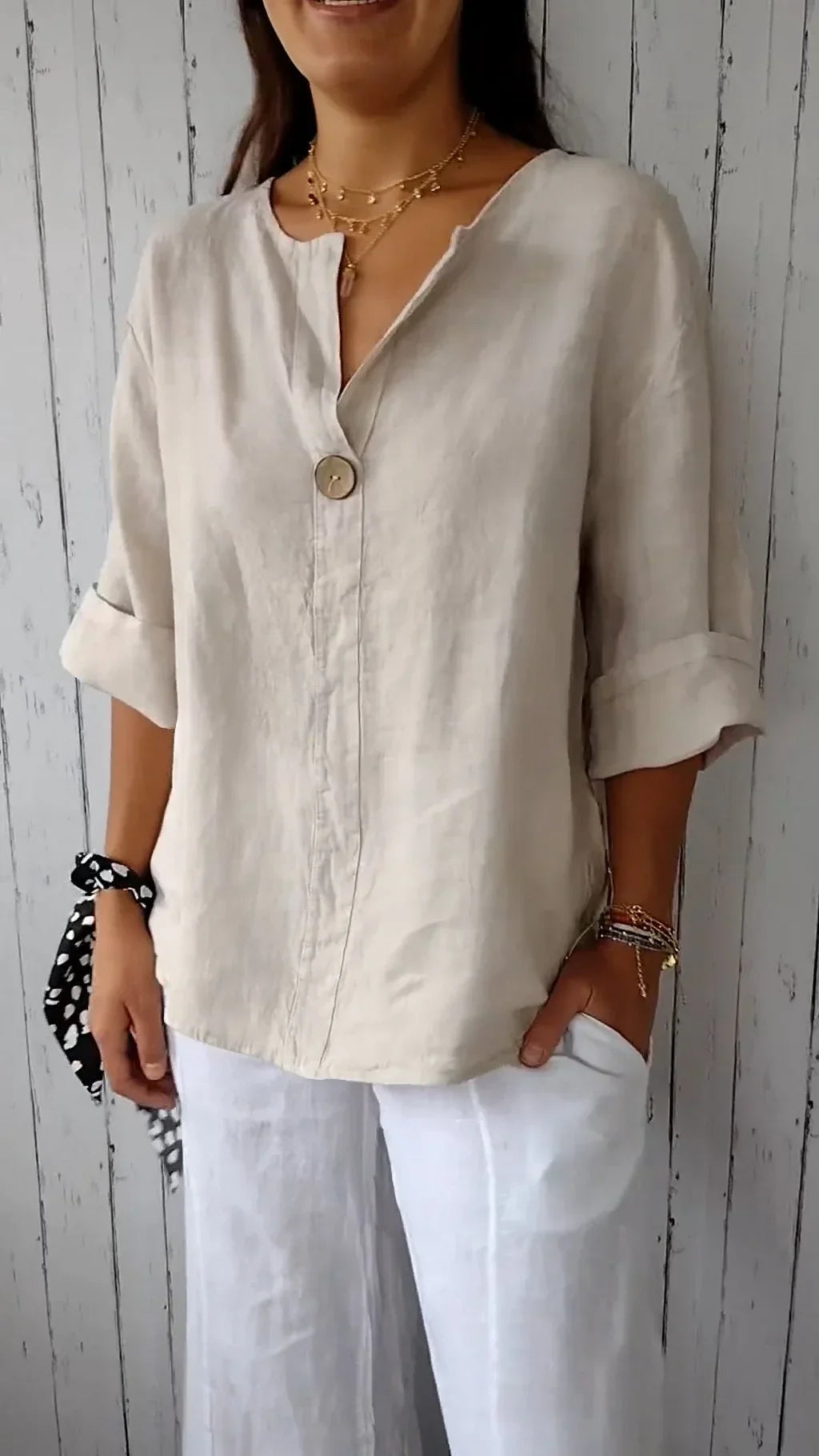 Vanessa | Camisa de algodón y lino con cuello de pico