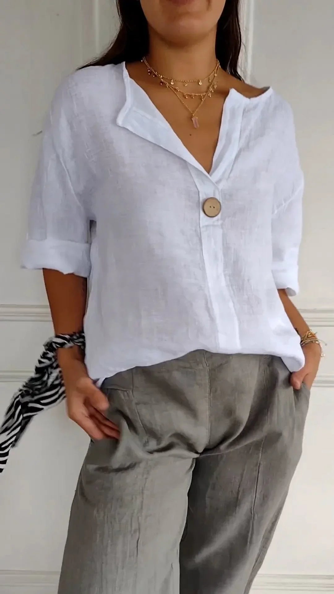Vanessa | Camisa de algodón y lino con cuello de pico