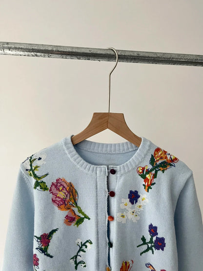 Sahara | Cárdigan Elegante con Flores Bordadas