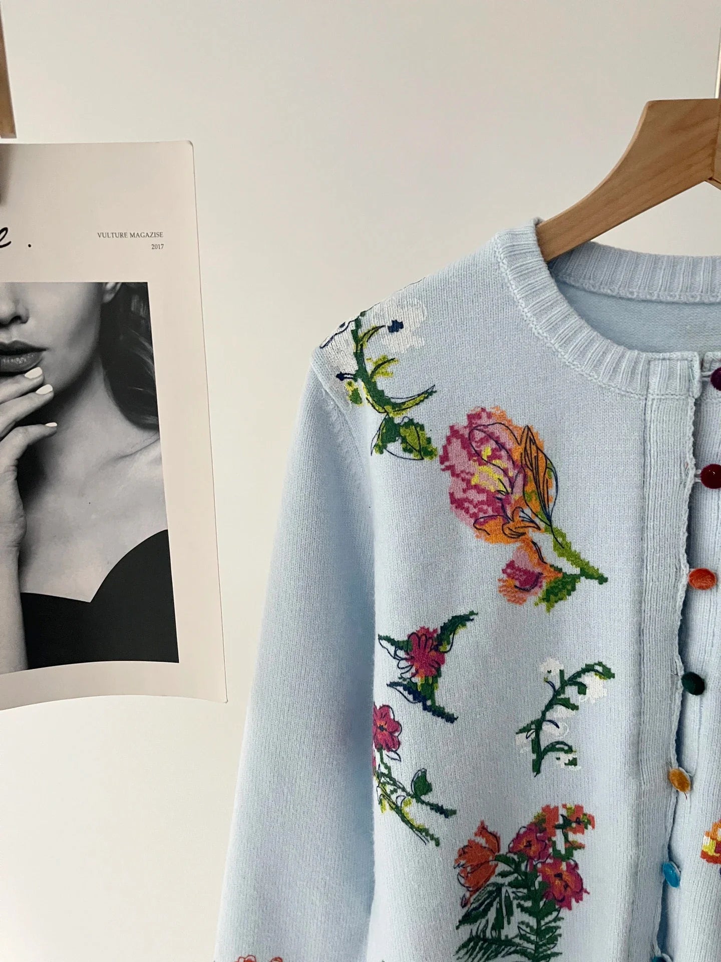 Sahara | Cárdigan Elegante con Flores Bordadas