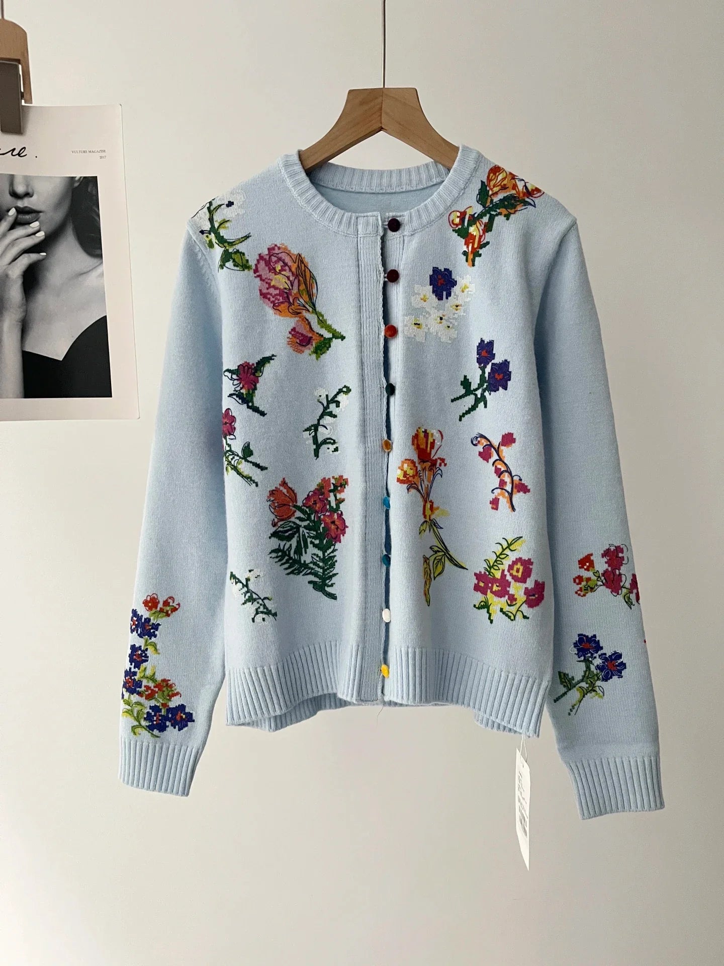 Sahara | Cárdigan Elegante con Flores Bordadas